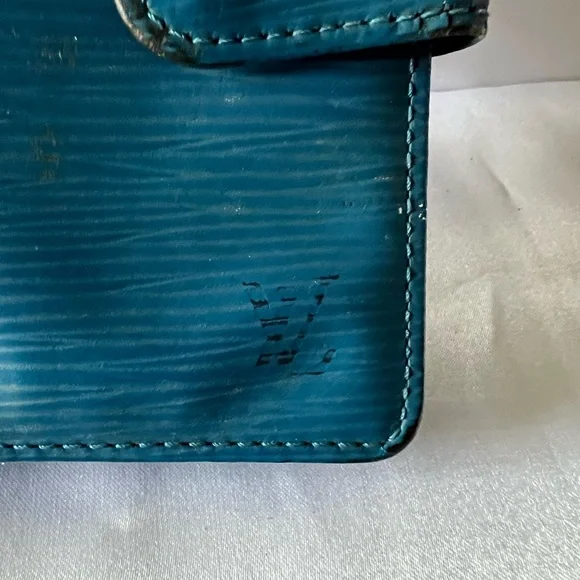 Louis Vuitton Teal Epi Textured Wallet - Picture 2 of 13